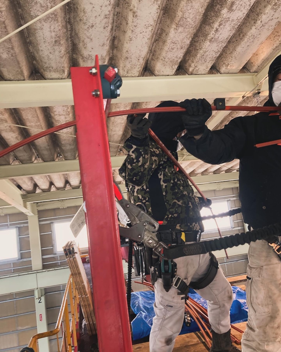 現場で作業する当社スタッフ